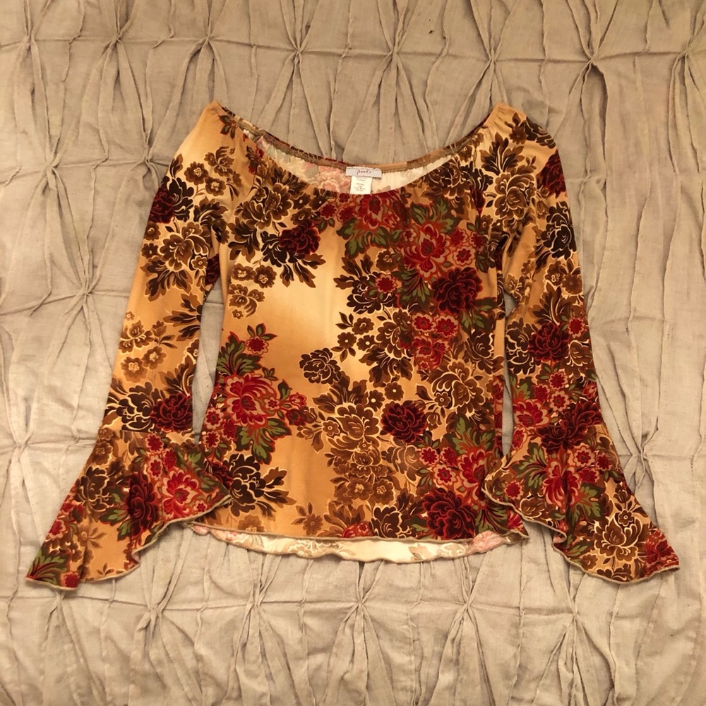 Trendy Top - Picture 3 of 4